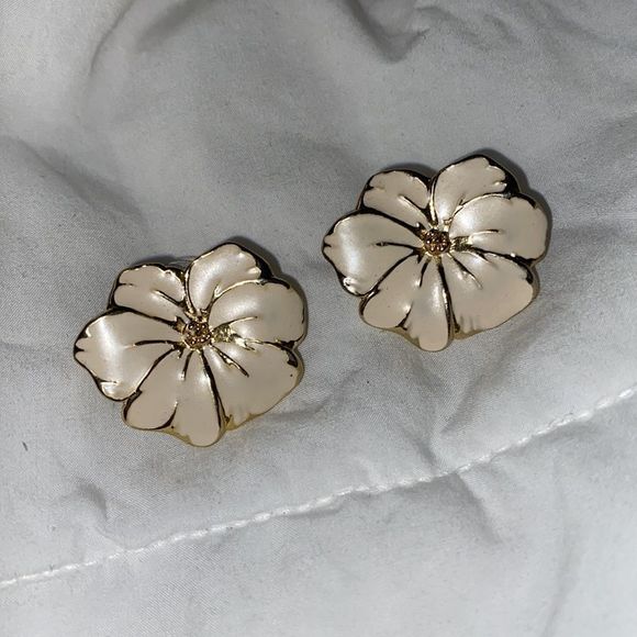 Gold-tone Cream Enamel Hibiscus Flower Post Earrings - Picture 5 of 6